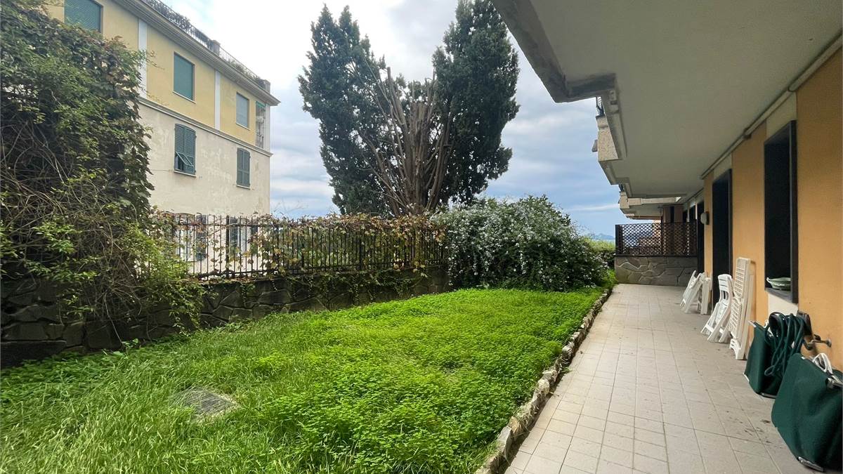 Rapallo - Appartamento con giardino e posto auto
