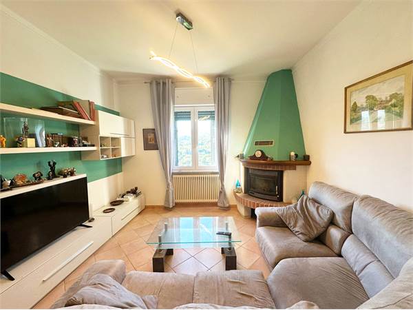 Appartamento di 65 mq in villetta, con ampio terrazzo e giardino