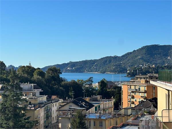 Appartamento ristrutturato di 92 mq con terrazzo e vista mare