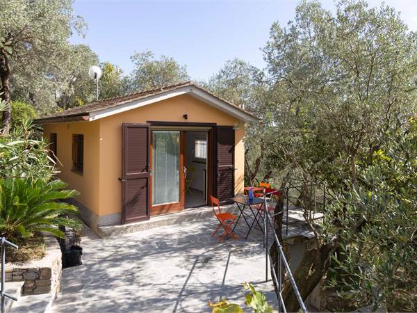 Casetta indipendente di 22 mq con posti auto, giardino e vista mare