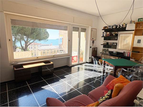 Appartamento di 95 mq con box auto e vista mare